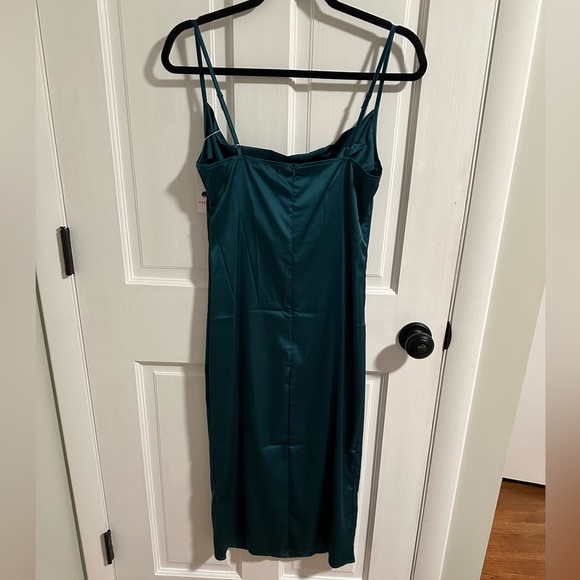 Satin dress👗 - Picture 3 of 6